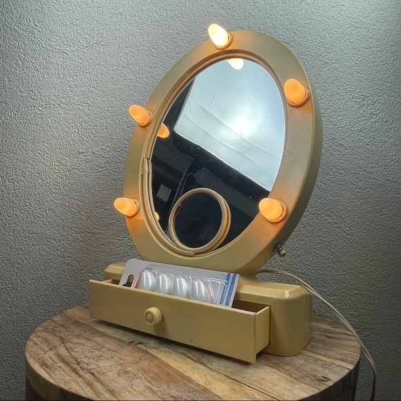 Vintage l 60s Femme-Lite Oval Hollywood Glamour Gal Pinup Lighted Vanity Mirror - Picture 4 of 14